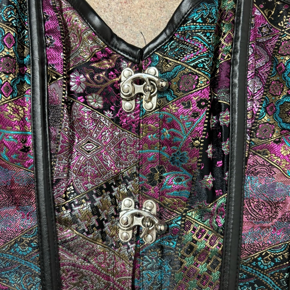 Gothic corset with buckles size medium - Picture 5 of 8